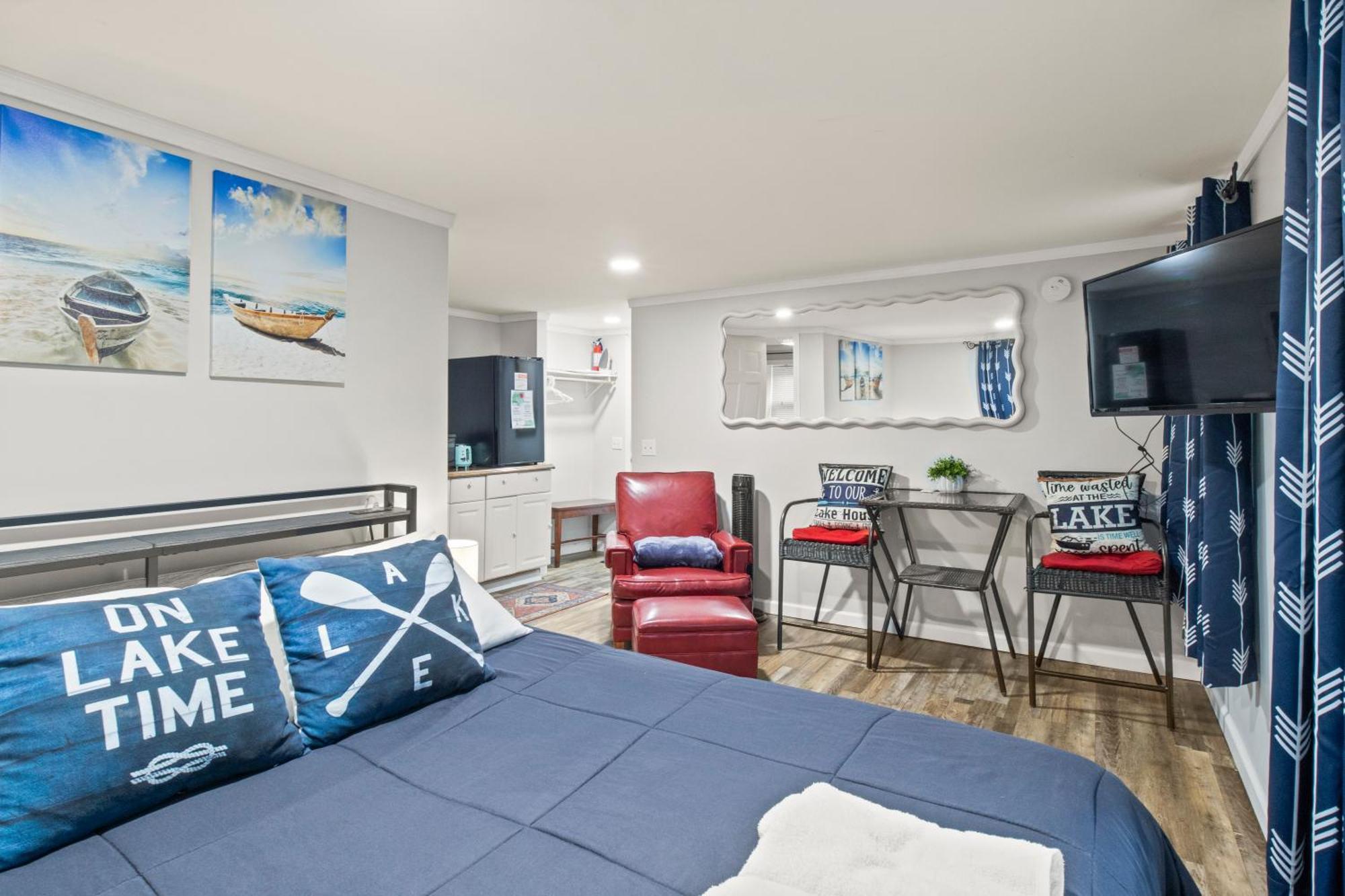 Walk To State Park! Eateries & Pubs! Holiday home *